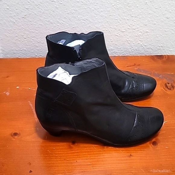 BRAKO ANATOMIC ZIPPER  ANKLE BOOTS IN BLACK VICTORIAN GRANNYCORE SIZE 39 - Picture 1 of 11